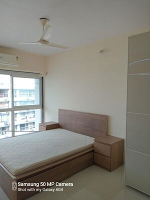 Room in 2 BHK Apartment at Godrej Central, Chembur – for Rent