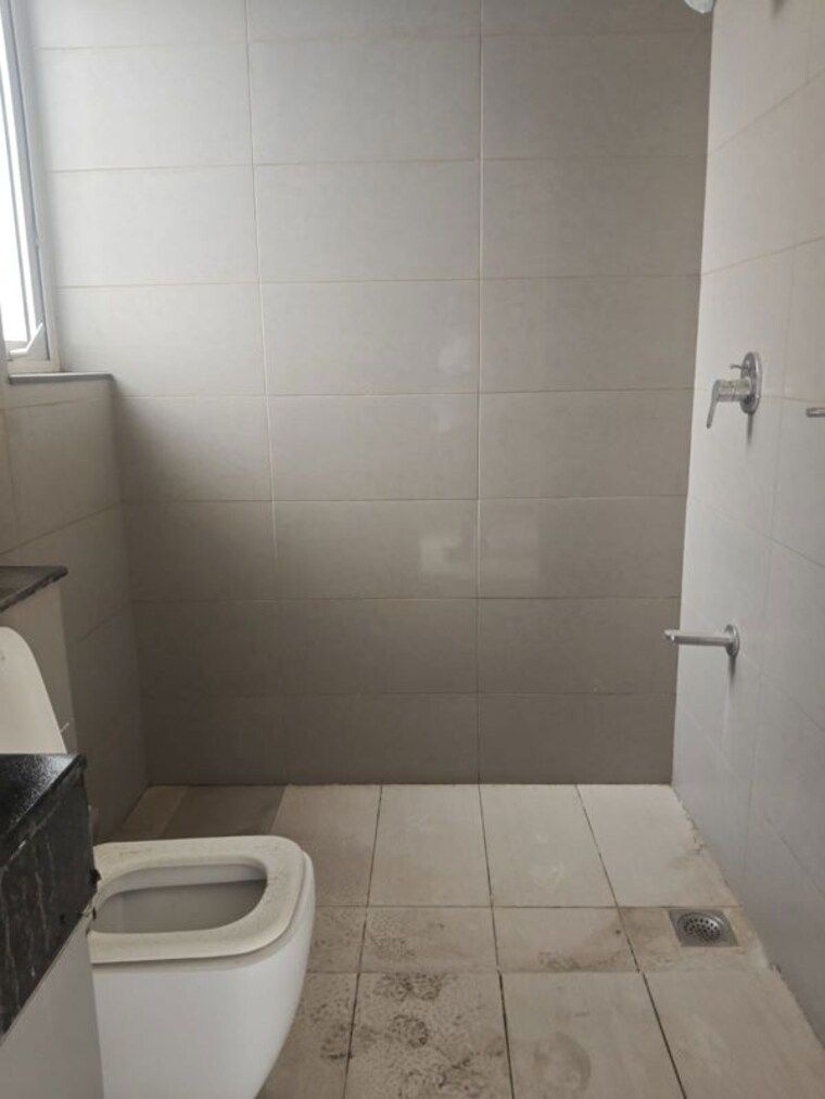 Bathroom, ireo-victory-valley 3.5 Bedroom 2550 Sq.Ft. Apartment In Sector 67 Gurgaon 10707129