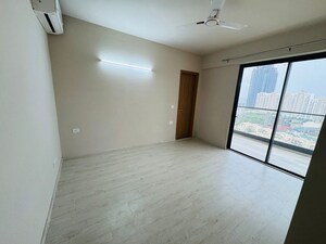 Room in 3 BHK Apartment at M3M Heights, Sector 65 – for Rent