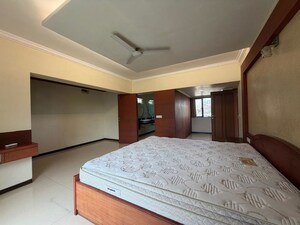 Bedroom in 3 BHK Apartment at Milind Nagar – for Rent