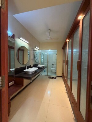 Bathroom in 3 BHK Apartment at Milind Nagar – for Rent