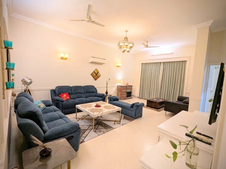 Team Area, emaar-mgf-emerald-hills 4 Bedroom 350 Sq.Yd. Apartment In Sector 65 Gurgaon 10707133