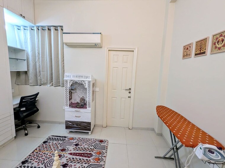 Living Room, emaar-mgf-emerald-hills 4 Bedroom 350 Sq.Yd. Apartment In Sector 65 Gurgaon 10707133