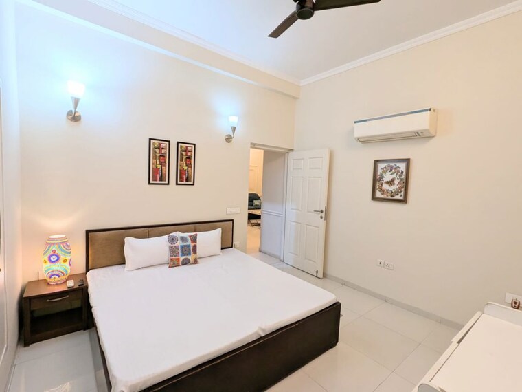 Team Area, emaar-mgf-emerald-hills 4 Bedroom 350 Sq.Yd. Apartment In Sector 65 Gurgaon 10707133