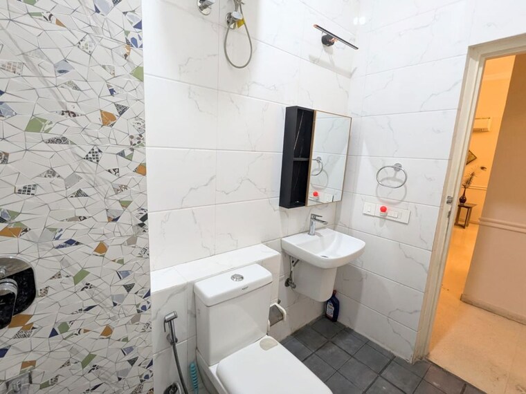Bathroom, emaar-mgf-emerald-hills 4 Bedroom 350 Sq.Yd. Apartment In Sector 65 Gurgaon 10707133