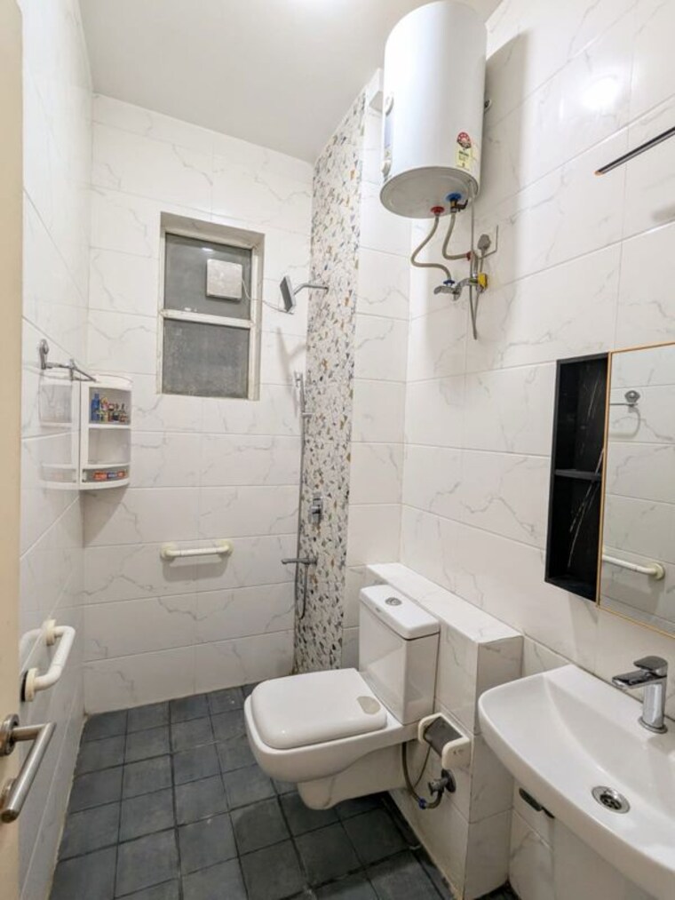 Bathroom, emaar-mgf-emerald-hills 4 Bedroom 350 Sq.Yd. Apartment In Sector 65 Gurgaon 10707133