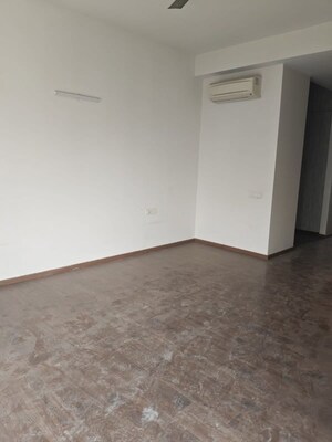 Room in 2 BHK Apartment at Ireo Victory Valley, Sector 67 – for Rent