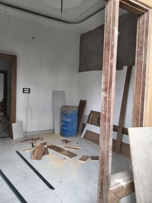 Room in 4 BHK Independent House at New Mandi – for Sale