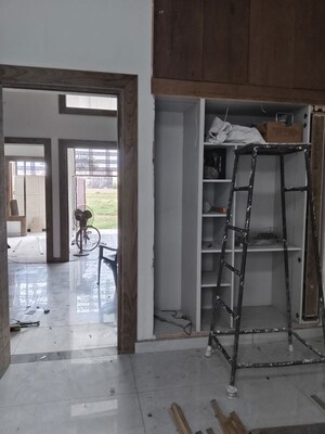 Room in 4 BHK Independent House at New Mandi – for Sale