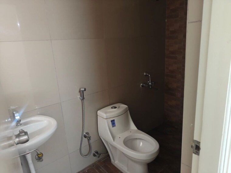 Bathroom, sky-gold-elegance 2 Bedroom 1115 Sq.Ft. Apartment In Hebbal Bangalore 10707173