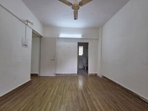 Room in 3 BHK Apartment at Dheeraj Valley, Goregaon East – for Rent