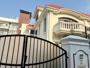 5 BHK Villa – Exterior View View at Eros Rosewood City, Sector 49 - for Rent