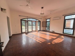Room in 5 BHK Villa at Eros Rosewood City, Sector 49 – for Rent