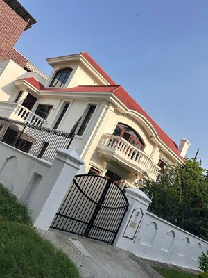 5 BHK Villa – Exterior View View at Eros Rosewood City, Sector 49 - for Rent