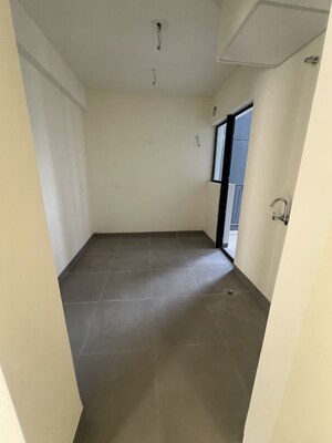 Room in 2.5 BHK Apartment at One OAK Natura, Sushant Golf City – for Sale