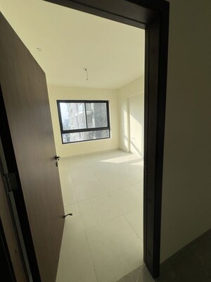 Room in 2.5 BHK Apartment at One OAK Natura, Sushant Golf City – for Sale