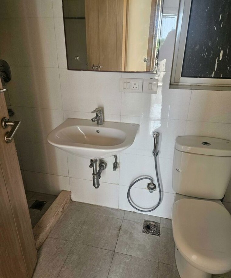 Bathroom, sector 23 3 Bedroom 1600 Sq.Ft. Builder Floor In Sector 23 Gurgaon 10707215