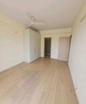 Room in 3 BHK Builder Floor at Sector 23 – for Rent