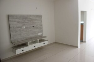 Room in 2 BHK Apartment at Bhartiya Nikoo Homes, Thanisandra Main Road – for Rent