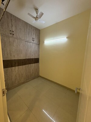 Room in 3 BHK Apartment at Emaar Emerald Estate, Sector 65 – for Rent