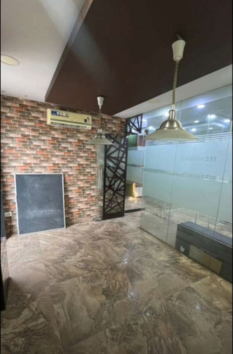 Team Area, hazratganj Commercial Office Space 1400 Sq.Ft. In Hazratganj Lucknow 10707237
