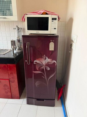 Furnished Amenities in 2.5 BHK Apartment at BPTP Park Prime, Sector 66 – for Rent
