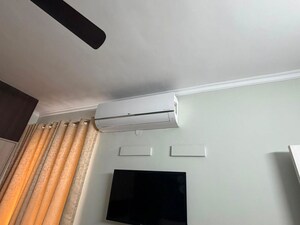 Furnished Amenities in 2.5 BHK Apartment at BPTP Park Prime, Sector 66 – for Rent