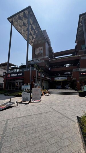  Shop – Exterior View View at Sunrise Sun Twilight Metro Street, Sector 27 Yamuna Expressway - for Rent