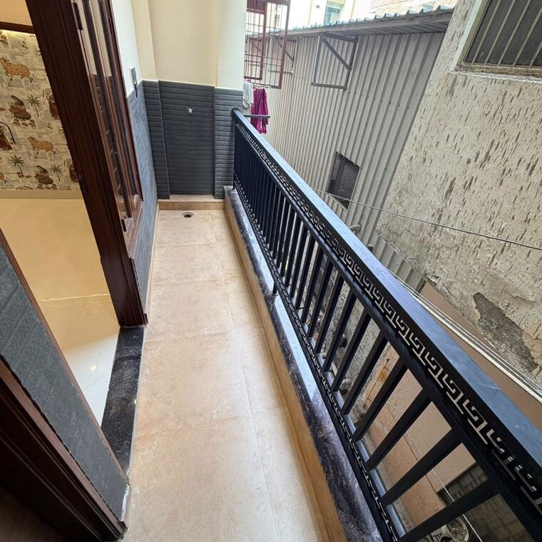 Balcony, dwarka mor 3 Bedroom 90 Sq.Yd. Builder Floor In Dwarka Mor Delhi 10707288
