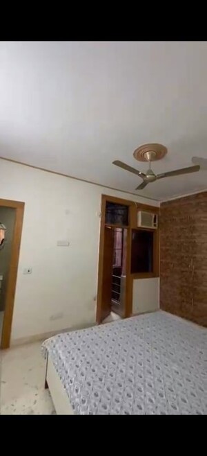 Room in 2 BHK Builder Floor at Paryavaran Complex – for Sale