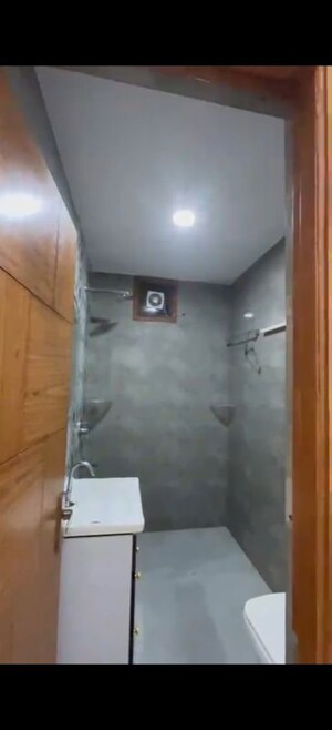 Furnished Amenities in 2 BHK Builder Floor at Paryavaran Complex – for Sale