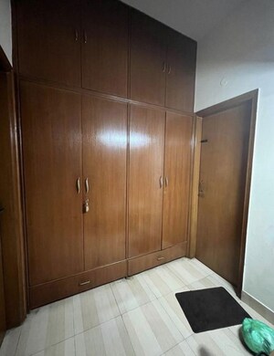 Furnished Amenities in 3 BHK Builder Floor at Subhash Nagar – for Rent