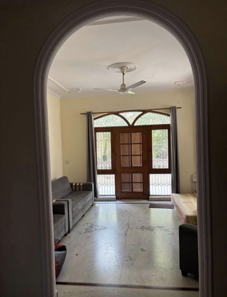 undefined, subhash nagar 3 Bedroom 130 Sq.Yd. Builder Floor In Subhash Nagar Delhi 10707306