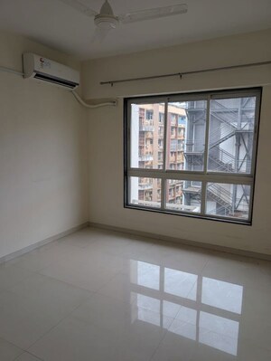 Room in 3 BHK Apartment at Godrej Prime, Chembur – for Rent
