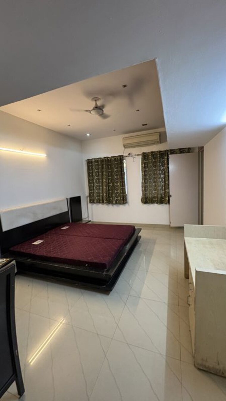Bedroom, chittaranjan park 3 Bedroom 160 Sq.Yd. Builder Floor In Chittaranjan Park Delhi 10697982