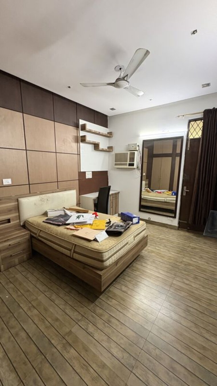 Bedroom, chittaranjan park 3 Bedroom 160 Sq.Yd. Builder Floor In Chittaranjan Park Delhi 10697982