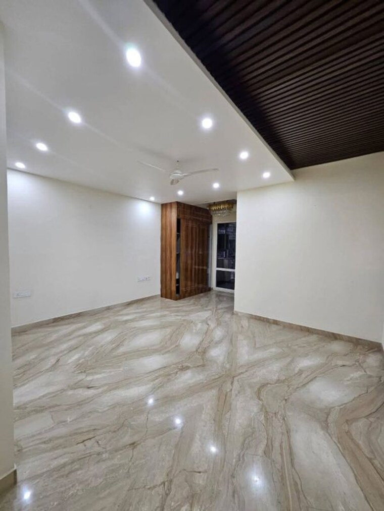 Room, bptp-amstoria 3 Bedroom 303 Sq.Yd. Builder Floor In Sector 102 Gurgaon 10707333