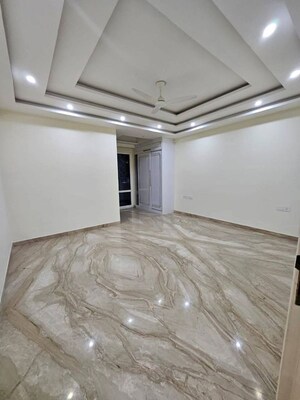 Room in 3 BHK Builder Floor at BPTP Amstoria, Sector 102 – for Sale