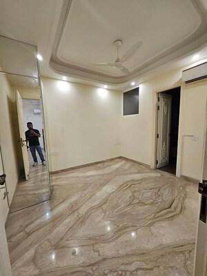 Room in 3 BHK Builder Floor at BPTP Amstoria, Sector 102 – for Sale