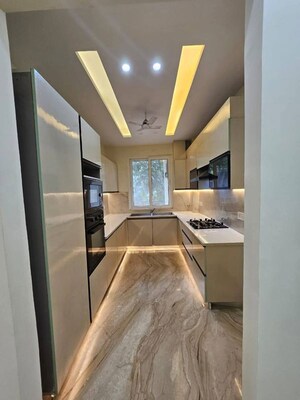 Building Lobby in 3 BHK Builder Floor at BPTP Amstoria, Sector 102 – for Sale