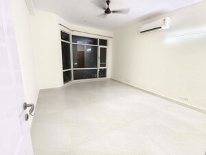 Room in 3 BHK Apartment at Jaypee Greens Star Court, Jaypee Greens – for Sale