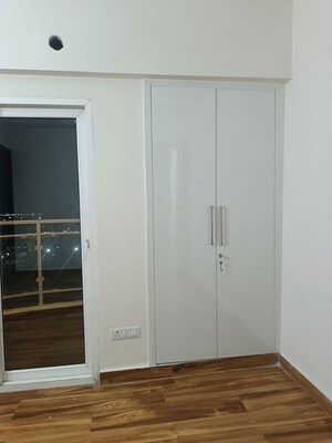 Room in 2 BHK Apartment at Samridhi Luxuriya Avenue, Sector 150 – for Rent