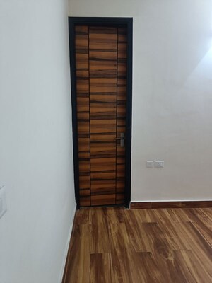 Room in 2 BHK Apartment at Samridhi Luxuriya Avenue, Sector 150 – for Rent