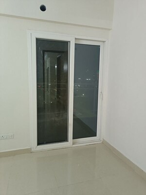 Room in 2 BHK Apartment at Samridhi Luxuriya Avenue, Sector 150 – for Rent