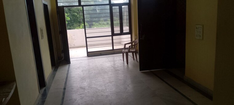 Room, spring-field 3.5 Bedroom 250 Sq.Yd. Builder Floor In Sector 31 Faridabad 10707376