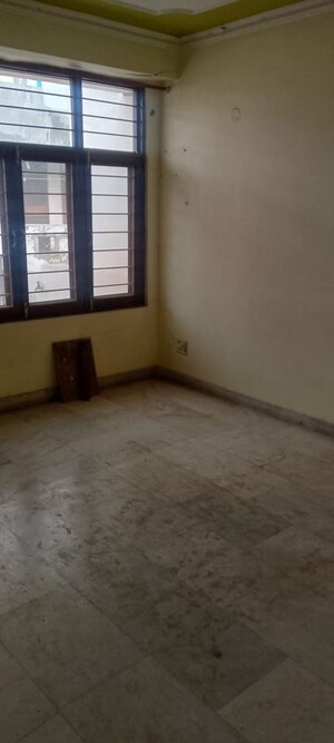 Room in 3.5 BHK Builder Floor at Spring Field, Sector 31 – for Rent