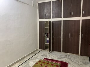 Bedroom in 2 BHK Apartment at Railway Station Area – for Rent