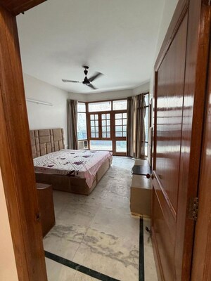 Bedroom in 3 BHK Independent House at Dlf City Phase 3 – for Rent