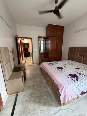 Bedroom in 3 BHK Independent House at Dlf City Phase 3 – for Rent