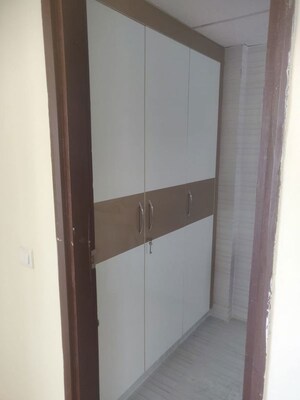 Kitchen in 3 BHK Apartment at Omaxe R2, Gomti Nagar – for Rent